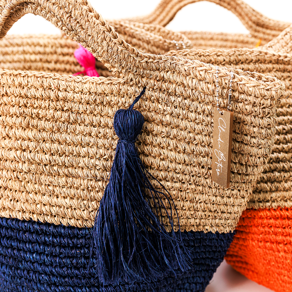 Hand tote